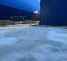 Smooth finishing of cast reinforced concrete surface